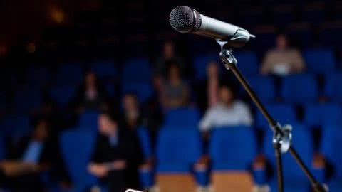 Plateias de jovens são desafiadoras para quem fala em público - Imagem: reprodução Freepik