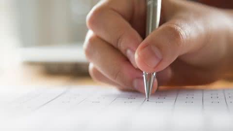 Os candidatos relatam que a demora pela entrega do tema prejudicou o desempenho do exame - Imagem: Free Pik