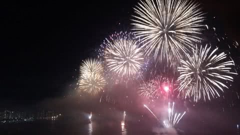 Guarujá terá 15 minutos de queima de fogos em cinco pontos da cidade; entenda - Imagem: reprodução Prefeitura de Guarujá