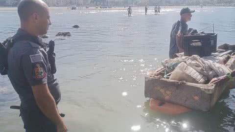 Ação retira 200 litros de lixo da Ilha Urubuqueçaba, em Santos - Imagem: Reprodução/Prefeitura de Santos