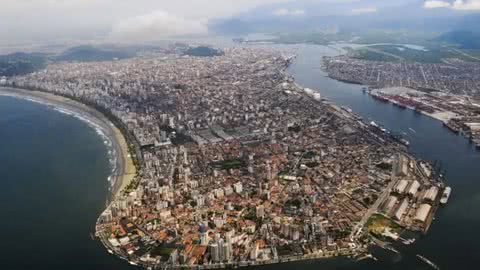 A movimentação em Santos já começou na última sexta-feira (7), com show do renomado cantor Gabriel, o Pensador - Imagem: reprodução Prefeitura de Santos
