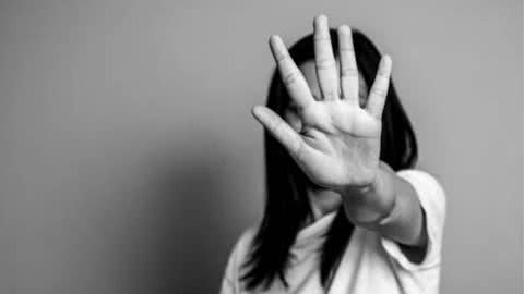 Mulher é violentada enquanto segurava filho de três anos no colo - Imagem: Reprodução Pexels