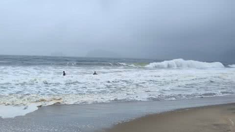 Mulher morre após afogamento na Praia da Enseada - Imagem: Divulgação / GBMar