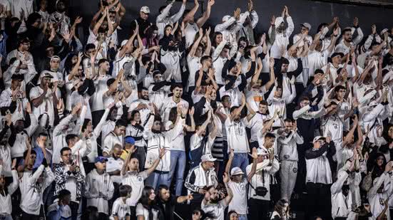 Sob olhares de 12.839 pessoas na Vila Belmiro, o estádio voltou a abrigar torcedores em todos os setores - Imagem: Flickr/ Santos