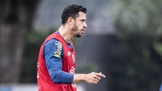 Giuliano conseguiu atuar por 90 minutos pelo Santos em oito jogos na temporada - Imagem: Flickr/Santos