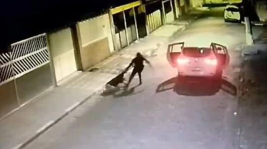 Assalto seguido de tentativa de sequestro em São Vicente - Imagem: Reprodução/ Marcelo Ricky