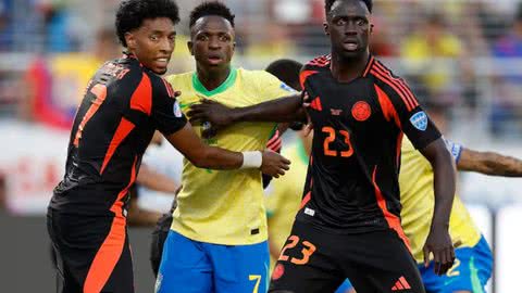 O cartão amarelo que Vinicius tomou o impede de jogar contra o Uruguai pelas quartas - Imagem: Reprodução/  R7