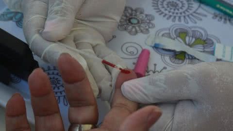 Em Santos, os testes rápidos para as hepatites B e C estão disponíveis a qualquer interessado - Imagem: Reprodução/ Prefeitura de Santos