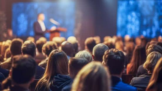 Já vi palestrante reclamar do público. Um deles, indignado, disse que a assistência parecia estar dopada, pois não reagia às suas provocações - Imagem: Freepik