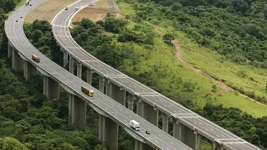 Estudo para prevenir alagamentos em estradas virou requisito para concessão - Imagem: Divulgação/ Agência SP