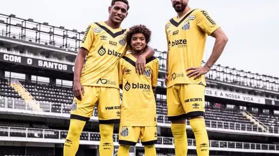 Confira o novo uniforme do Santos para temporada 2024 - Imagem: Divulgação/ Santos FC