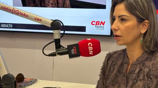 A arquiteta relata que decidiu dedicar 100% da sua vida para estudar o assunto para colaborar com o desenvolvimento de seus filhos - Imagem: CBN Santos