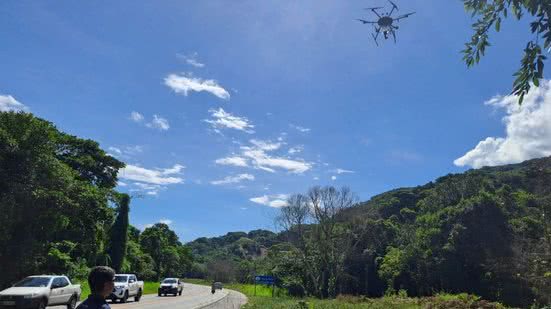 São Sebastião inicia restauração socioambiental com drones e sementes para reflorestamento - Imagem: Divulgação/ Governo de SP
