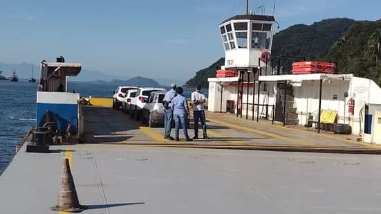 Travessia de balsas Bertioga-Guarujá será interrompida por uma hora para obra da Sabesp - Imagem: Divulgação/ Departamento Hidroviário