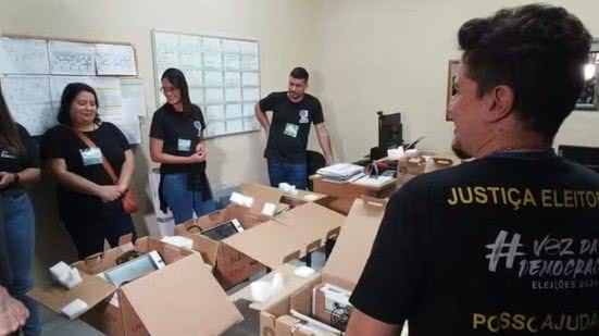 TRE-SP distribui urnas eletrônicas na Baixada Santista para o primeiro turno eleitoral - Imagem: Reprodução/ g1