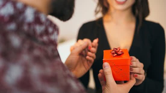 Nesta Black Friday, varejo aposta na expansão de produtos importados - Imagem: Freepik