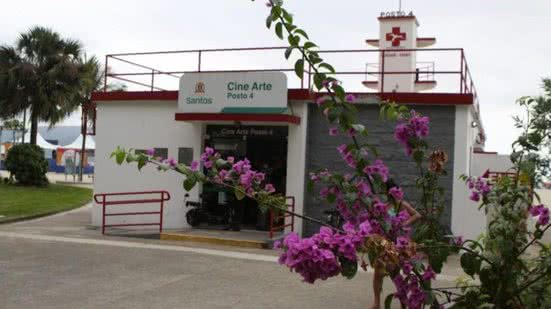 Cine Arte Posto 4 está localizado na Avenida Vicente de Carvalho, s/n, próximo ao Canal 3 - Imagem: Reprodução/ PMS