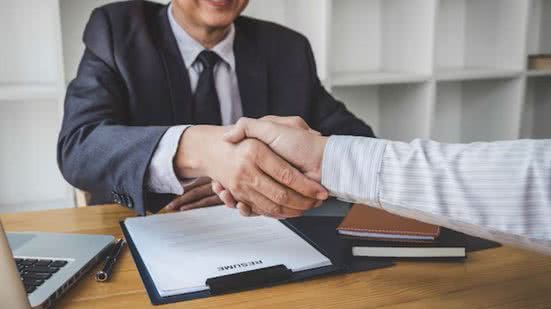 Shopping no litoral promete impulsionar a economia neste fim de ano - Imagem: Reprodução/ Freepik