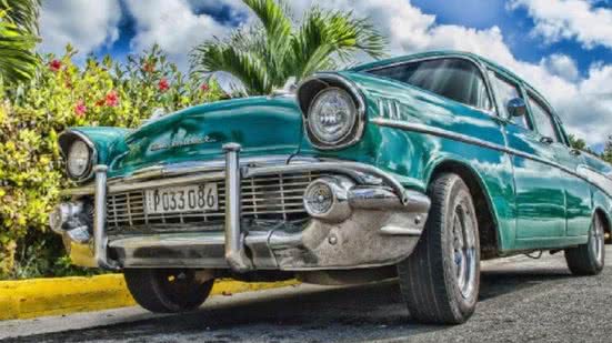 Evento contará com uma programação completa, incluindo apresentações musicais e uma exposição impressionante de carros e motos antiga - Imagem: Reprodução/Neil Kelly/Pexels