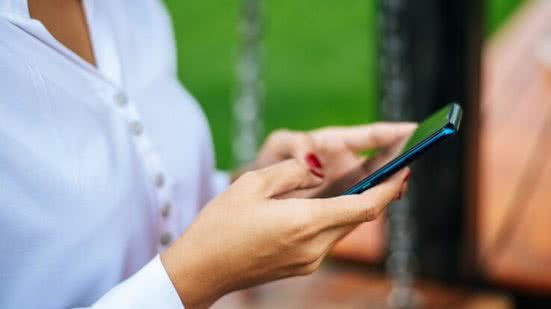 Com novas medidas, Anatel busca diminuir o número de chamadas indesejadas e proteger usuários de golpes - Imagem: Freepik