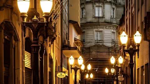 Rua da Constituição ganhará um calçadão e terá apenas uma faixa para veículos após as obras - Imagem: Reprodução/Museu do Café /Tadeu Nascimento