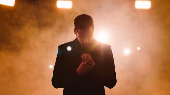 É previsto que Neymar esteja na Vila Belmiro neste sábado (1º) às 20h30 - Imagem: Instagram/ @neymarjr