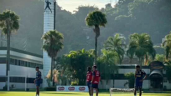 Partida entre Santos e Velo Clube acontece no sábado, no Benitão, e promete ser crucial para ambas as equipes - Imagem: Instagram/ @santosfc