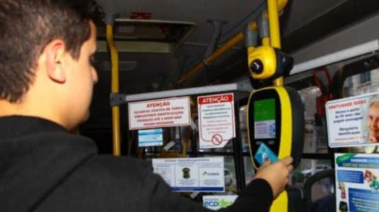 Iniciativa da CET-Santos visa melhorar a experiência dos usuários durante um dos eventos mais tradicionais da cultura local - Imagem: Reprodução/PMS