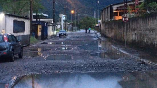 Lideranças comunitárias e agentes de saúde se reuniram para discutir a atualização cadastral dos moradores do bairro Pilões - Imagem: Reprodução/ Solange Freitas/ g1