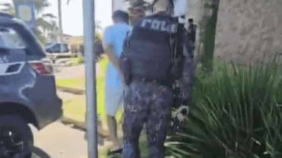 Mandados foram cumpridos em estados como Paraná, Santa Catarina e Minas Gerais durante a operação - Imagem: Reprodução/ Leandro Guedes/TV Tribuna