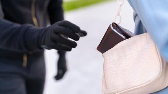 Avanço da criminalidade pode prejudicar o turismo, causando medo e tensão entre populares - Imagem: Reprodução / Freepik