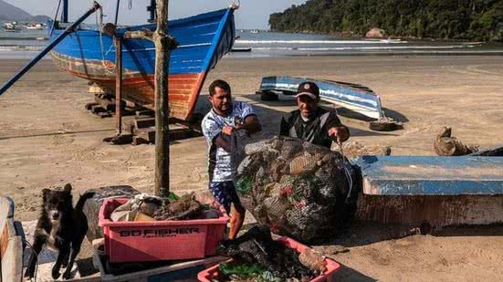 Com quatro pilares, o Mar sem Lixo promove ações educativas e pagamentos por serviços ambientais aos pescadores que ajudam na coleta - Imagem: Divulgação/Semil