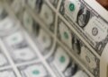 Dólar cai para R$ 5,47 um dia após estresse com Lei Magnitsky