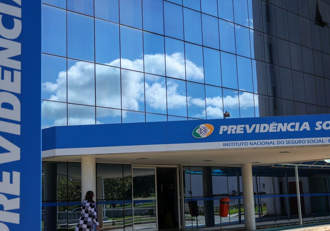 INSS suspende contrato com a Crefisa