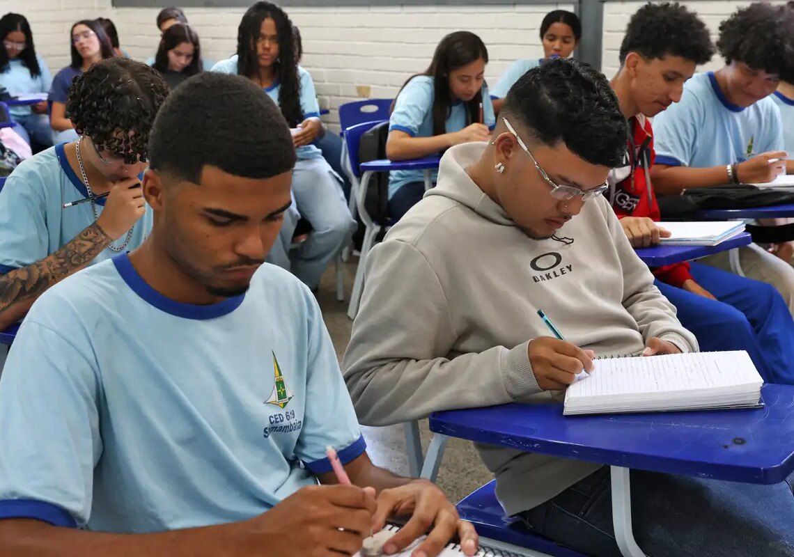 MEC orienta escolas na escolha de livros didáticos para o ensino médio