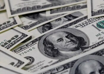 Dólar cai para R$ 5,42 após declarações de presidente do Fed