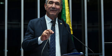Lucas Barreto critica aumento da energia no Amapá — Senado Notícias