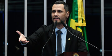 Cleitinho critica projeto que altera Lei da Ficha Limpa — Senado Notícias