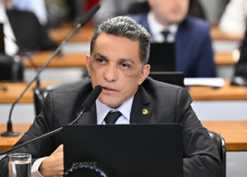 CCJ aprova transformação de cargos de juízes em desembargadores — Senado Notícias