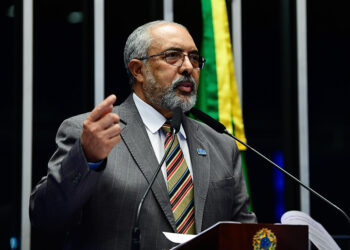 Paim critica propostas de reforma da Previdência — Senado Notícias