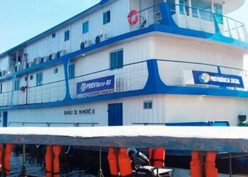 INSS usa barcos para orientar aposentados da Amazônia sobre descontos