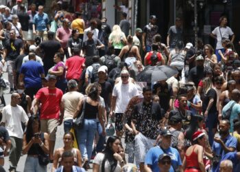 População brasileira chega a 213,4 milhões de habitantes, estima IBGE