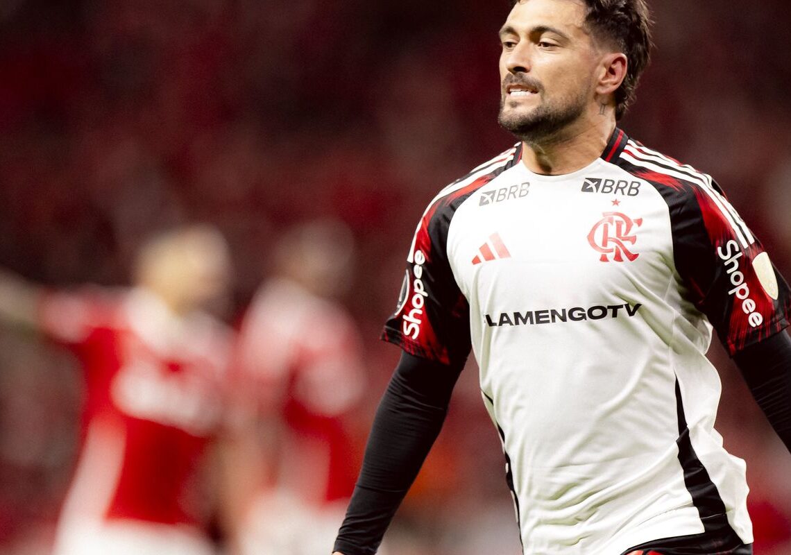 Flamengo volta a derrotar o Internacional e avança na Libertadores