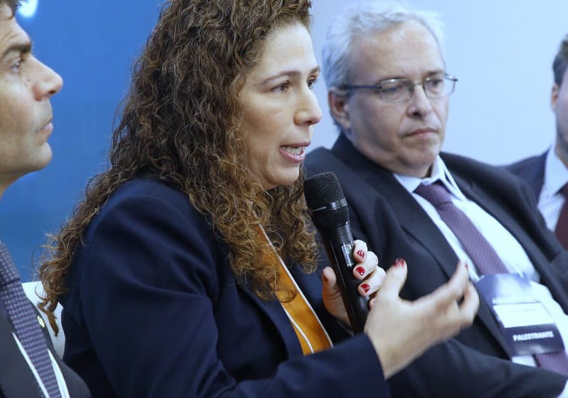 Ministra defende regras objetivas na avaliação de servidor em reforma