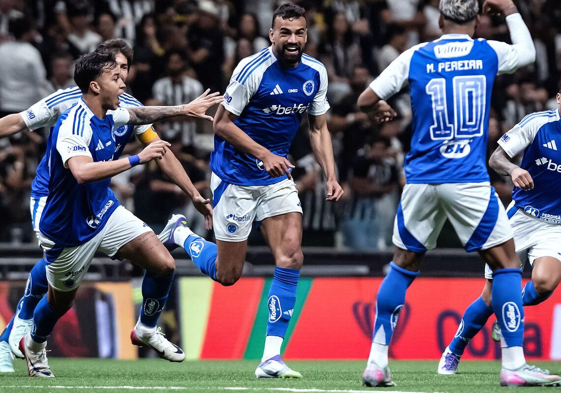 Copa do Brasil: Cruzeiro vence Atlético por 2 a 0 e fica perto da semi
