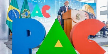 Lula anuncia R$ 9,7 bilhões para o transporte público