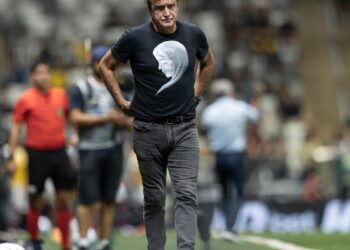 Atlético-MG anuncia saída do técnico Cuca, oito meses após contratação