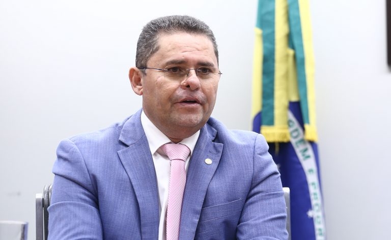 Comissão aprova compartilhamento de torres de telecomunicação em áreas urbanas populosas – Notícias