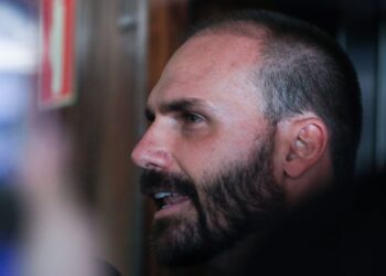 Após indiciamento, Eduardo Bolsonaro critica atuação da PF