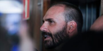 Após indiciamento, Eduardo Bolsonaro critica atuação da PF